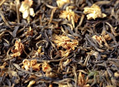 Моли Хуа Шайцин Хун Ча высушенный на солнце красный чай с цветами жасмина